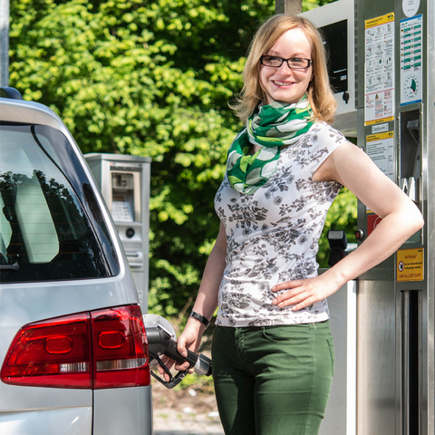 Refuelling times of 3–5 minutes for each natural-gas passenger car (NGV)